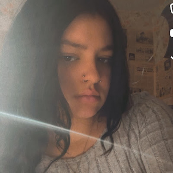 Meet your Posher, Emily - Picture 1 of 1